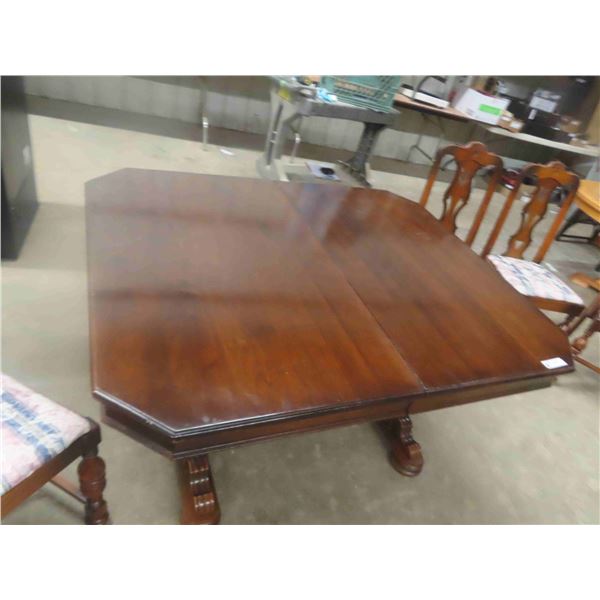 Walnut Table 28  x 44  x 54  Plus (2) 9  Leaves & 6 Chairs