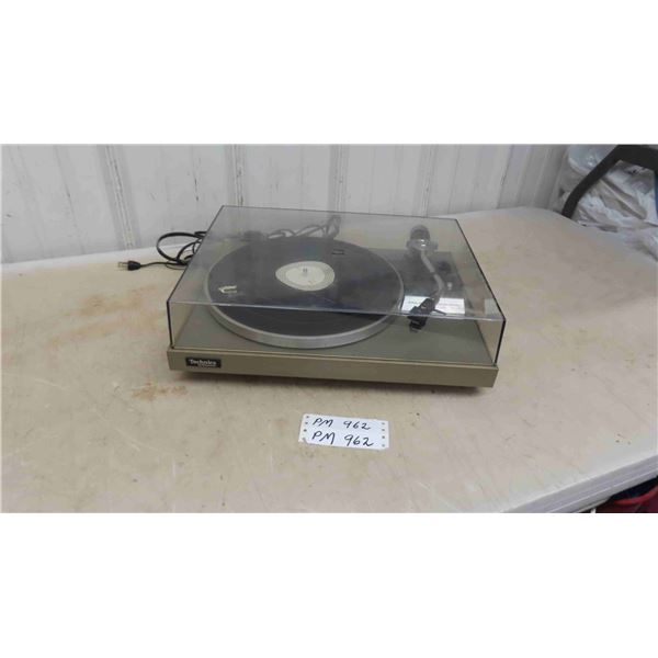 Technics Model SL-20 with Dust Cover 