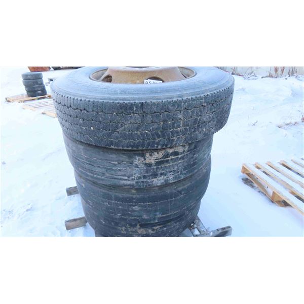 4 Tires with Rims 275 / 80 R 22.5