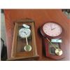 Image 1 : 2 Clocks ; Quartz + Regulator