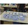 Image 1 : Maxwell William Place Setting Antique Blue - 40+ Pieces