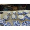 Image 5 : Maxwell William Place Setting Antique Blue - 40+ Pieces
