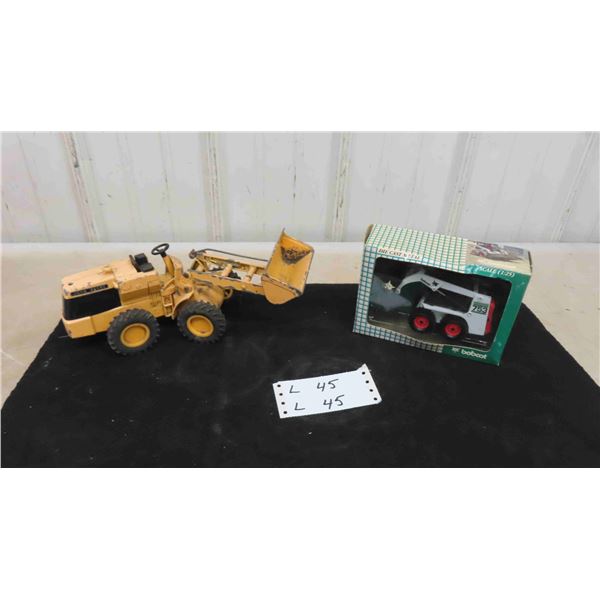 New in Box Bobcat 1:25 Scale, John Deere Metal Tractor Approx 12" Long Including