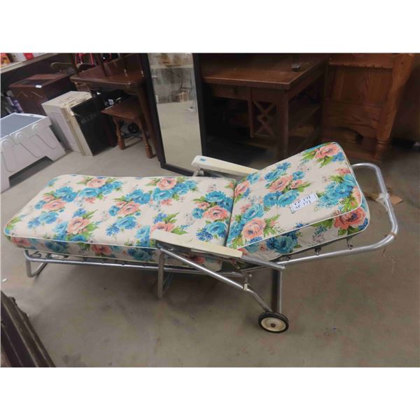 Vintage Lounge Yard Chair with Comfy Cushions
