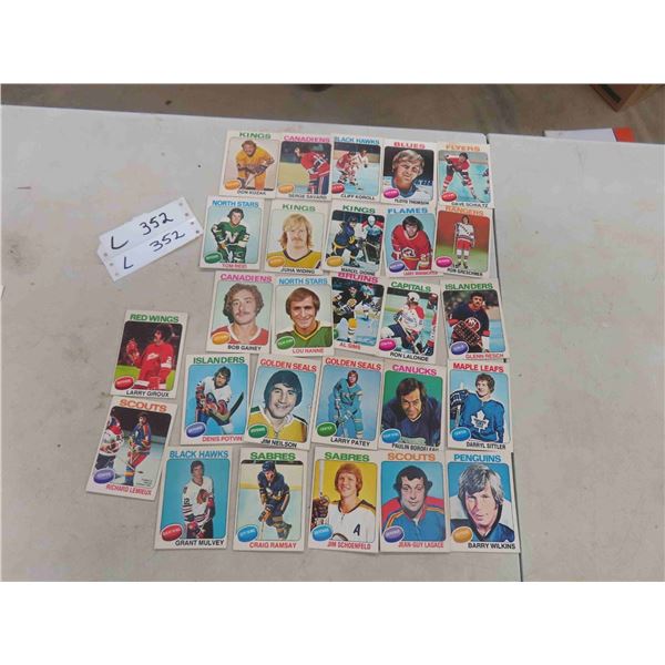 (27) 1970s Hockey Cards