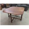 Image 5 : Oak Gate Leg Table 29'' x 44'' x 45'' Extended Size 