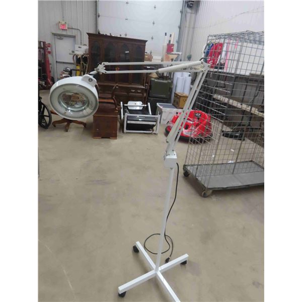 Floor Magnified Flex Light Hobby/Specialty Use