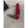 Image 9 : 3 Pocket Knives , 3 Swiss Army Knives