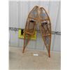 Image 7 : Pair of Vintage Snowshoes 44'' Long