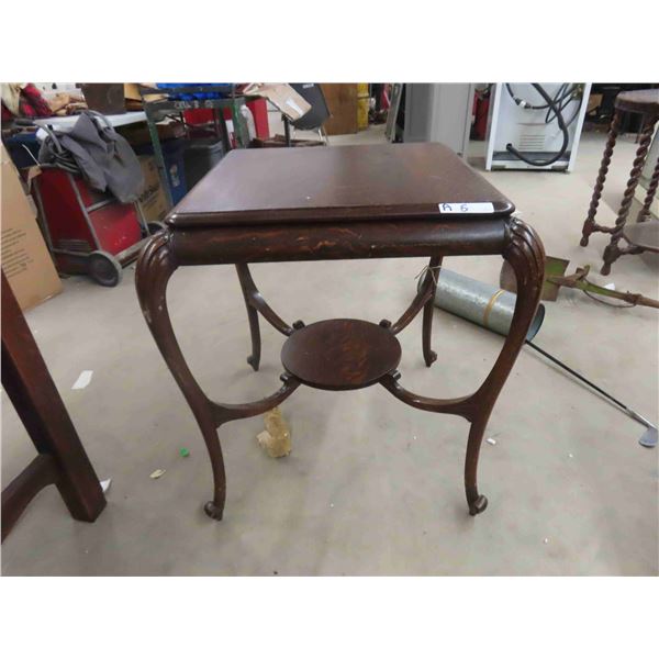 Oak Parlour Table 31'' x 25'' x 25''