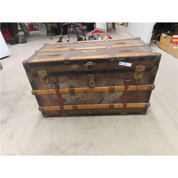 Trunk 23'' x 39'' x 21'' 