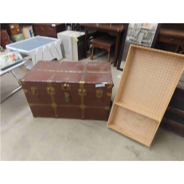 Trunk with Tray