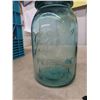 Image 2 : 6 'Ball' Blue Tinted Mason Jars with Lids