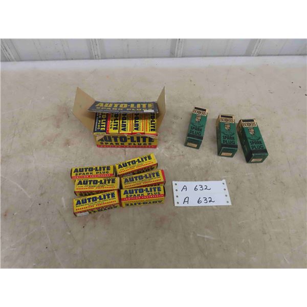 Vintage Spark Plugs : Autolite Case of 10 Still in Original Box , 3 Bowers 