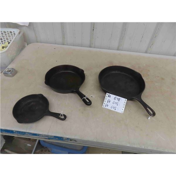 3 Cast Frying Pans : McClary , Findley 