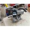 Image 2 : Black and Decker 12 Amp Miter Saw 