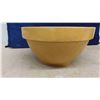 Image 6 : 2 Large Vintage Bowls Medalta & Yellowware 