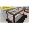 Image 2 : Counter Top Display Case 11'' x 21'' x 10''