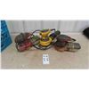 Image 1 : 3 Palm/Orbital Electric Sanders - 1 Dewalt, 2 Bauer