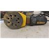 Image 3 : 3 Palm/Orbital Electric Sanders - 1 Dewalt, 2 Bauer