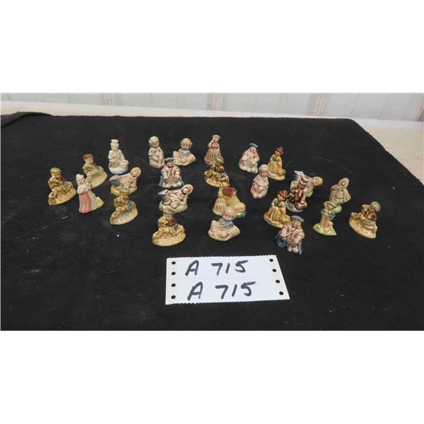 25 Red Rose Tea People Figurines