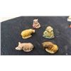 Image 3 : 25 Red Rose Tea Animal Figurines