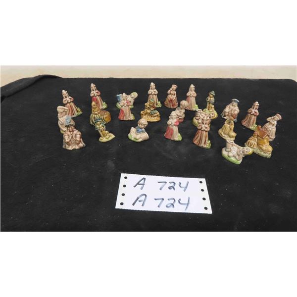 25 Red Rose Tea People Figurines