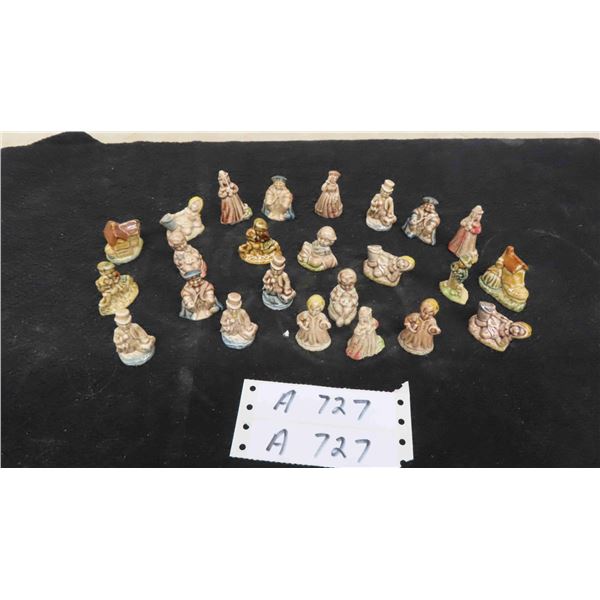 25 Red Rose Tea People Figurines