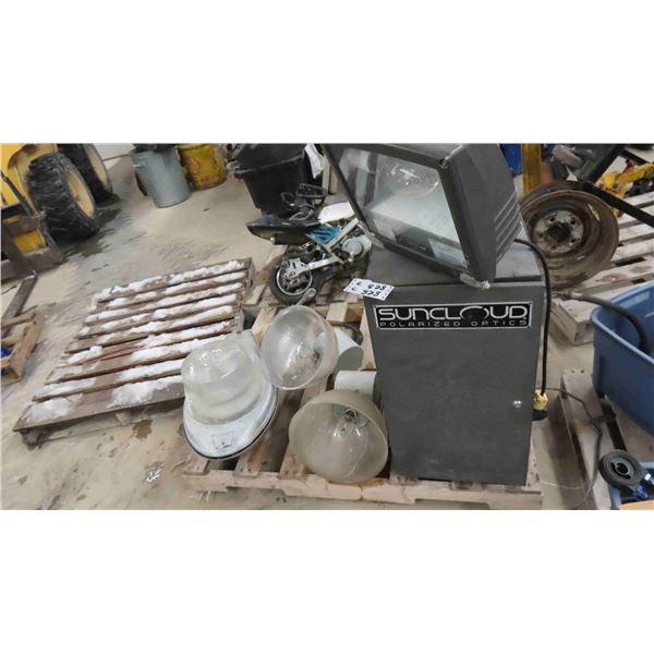 Metal Cabinet with 280W Mounted Light, 3 Yard/Shop Lights