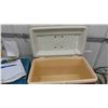 Image 2 : Igloo Cooler with Broken Handle, 4 Extension Cords