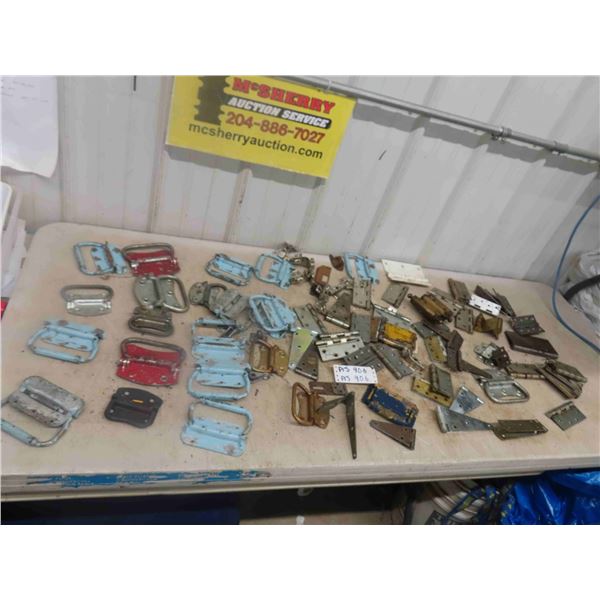 Quantity of Hinges and Pulls