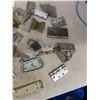 Image 6 : Quantity of Hinges and Pulls