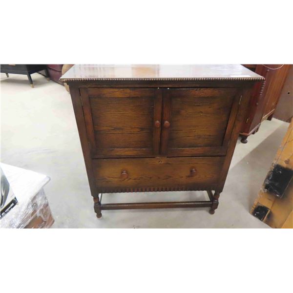 Oak Dresser 39'' x 36'' x 18'' 