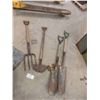 Image 1 : 8 Hand Yard Tools: Potato Fork, Edger, Spades, Rakes, Hoe, Push 