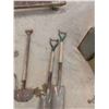 Image 3 : 8 Hand Yard Tools: Potato Fork, Edger, Spades, Rakes, Hoe, Push 