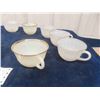 Image 2 : 9 Fire King Cups + Sugar 