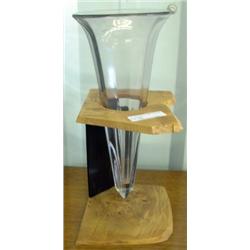 Ribbed Auto Vase In Burled Wood Stand