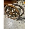 Image 1 : Rustic wheel decor