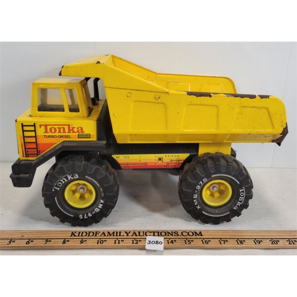 TONKA PRESSED STEEL DUMP TRUCK
