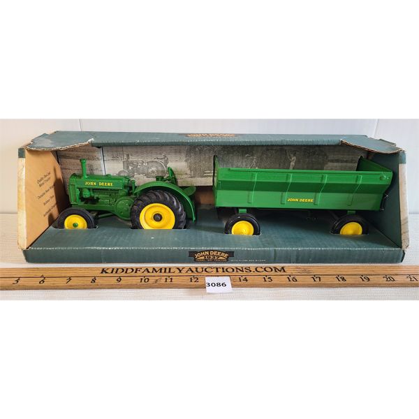 ERTL JOHN DEERE 1937 MODEL BR DIECAST TRACTOR - 1:16 SCALE