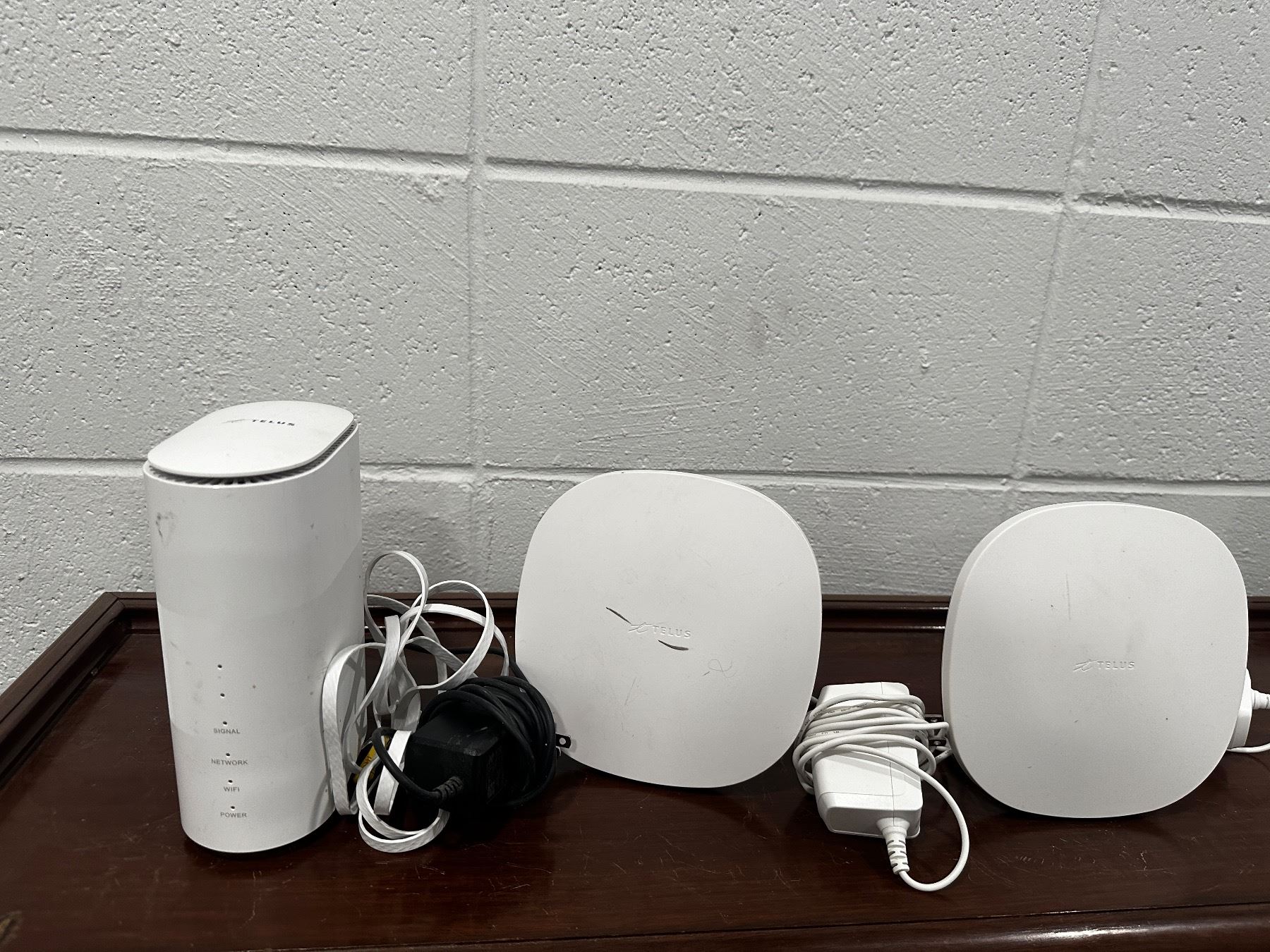 Telus Boost Router Telus Hub with 2 Wifi Boosters - Sunrise Estate Services Ltd