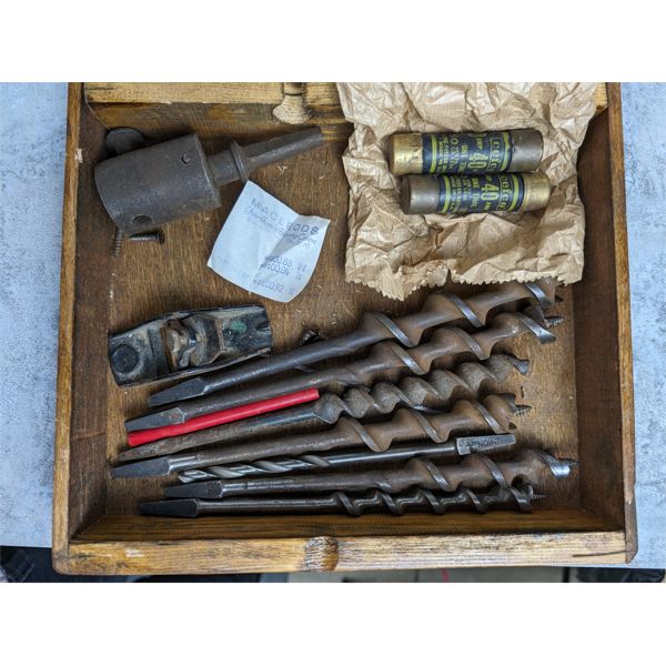 Vintage Carpenters Handmade Tool Box full of Vintage Tools Circa