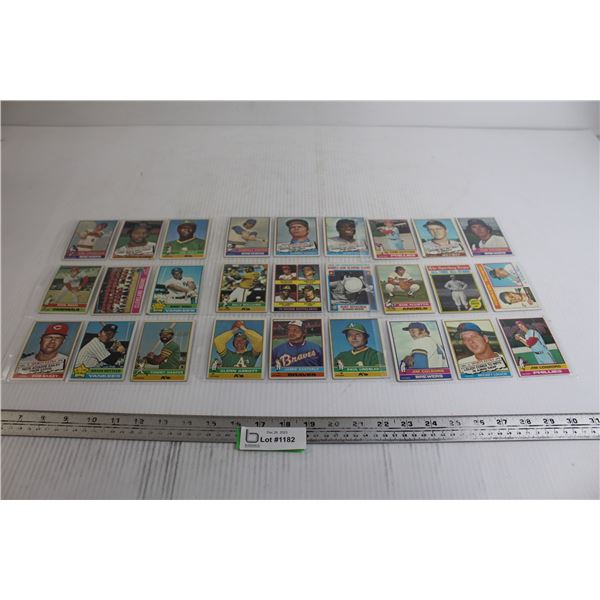 (27) 1976 Topps Baseball Cards