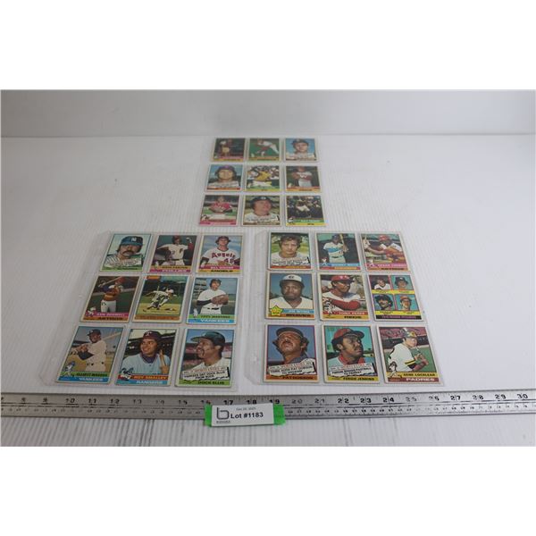 (27) 1976 Topps Baseball Cards