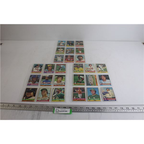 (27) 1976 Topps Baseball Cards