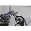 Image 3 : Jada Dragnut Die Cast Motorcycle in Display Case