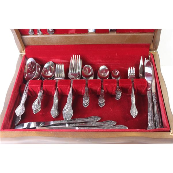 Stainless Steel Cutlery Set in Wooden Case