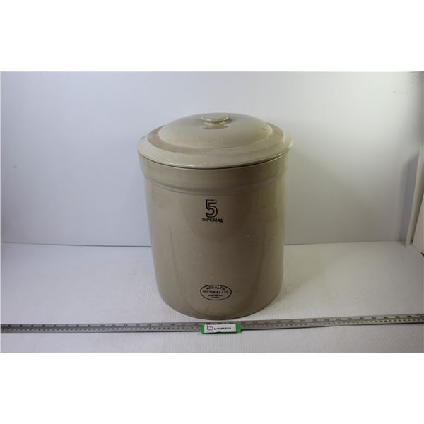 * 5 Gallon Medalta Crock w/Lid (lid has chips - crock has cracks)