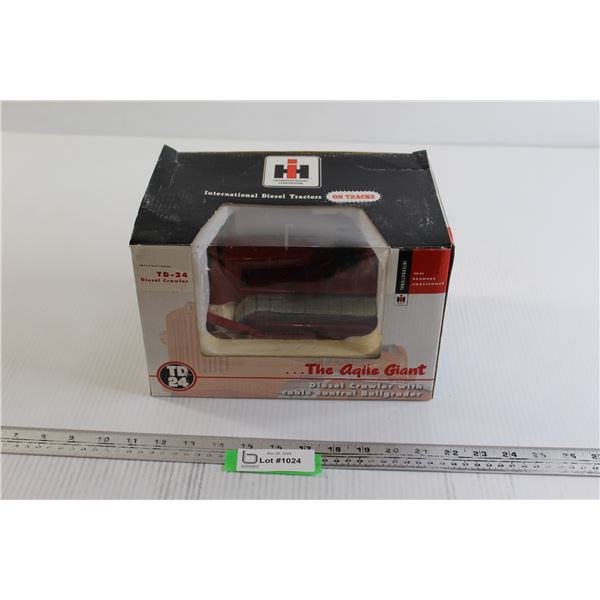 International Harvester TD-24 Diesel Crawler with Cable Control Bullgrader Die Cast - 1/25