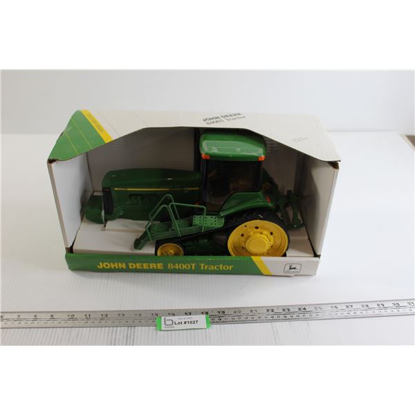 John Deere 8400T Tractor Die Cast - 1/16